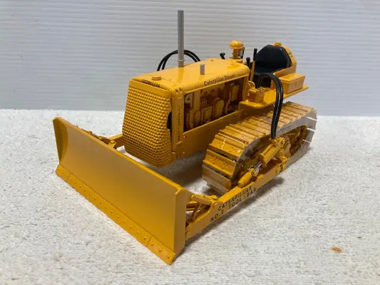 1/16 CATERPILLAR D2 W/BLADE Die-Cast Construction Toy