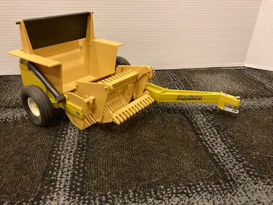 1/16 DEGELMAN R570S 25TH ANN. Rock Picker Farm Toy