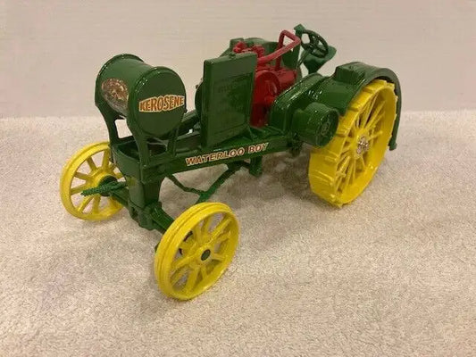 1/16 JOHN DEERE WATERLOO BOY Special Edition Farm Toy Tractor