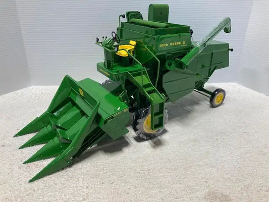 1/16 JOHN DEERE 55 Farm Toy Combine