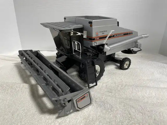 1/24 AGCO-GLEANER R-62 Limited Edition Farm Toy Combine