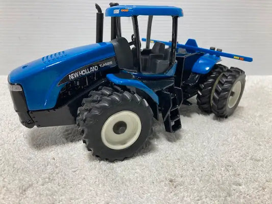 1/32 NEW HOLLAND TJ 425 Farm Toy Tractor