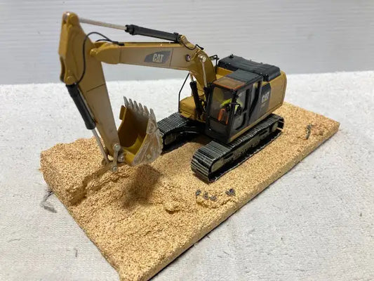 1/50 CATERPILLAR 320F WEATHERED EXCAVATOR Construction Toy