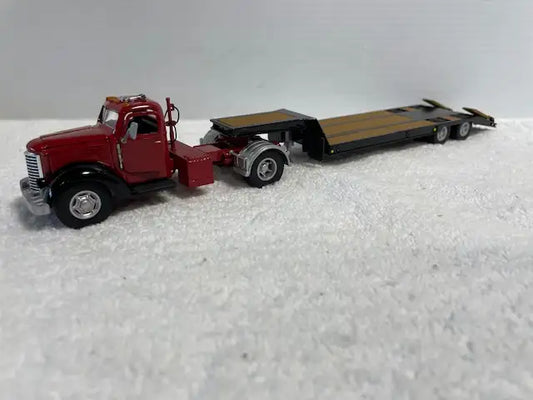 1/50 INTERNATIONAL KB-8 w/Lowboy Trailer Diecast Truck Set