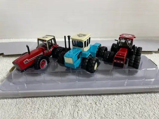 1/64 TOY TRACTOR TIMES 40TH ANN. CIH Farm Toy Set