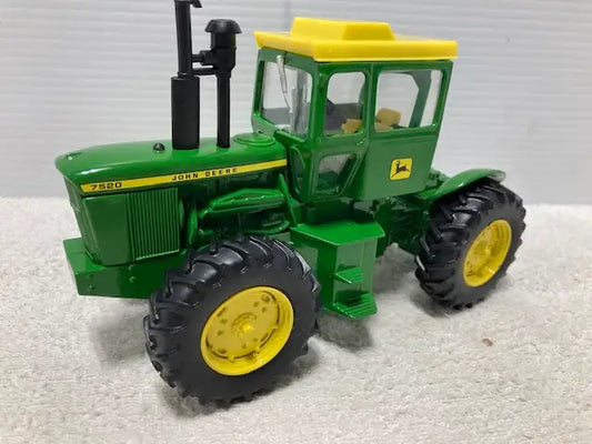 *JUST IN* 1/32 JOHN DEERE 7520 Farm Toy Tractor