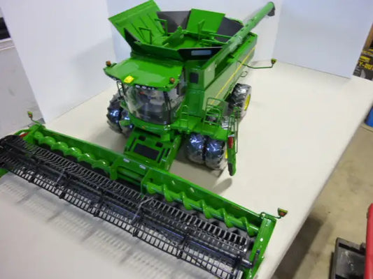 *HUGE* 1/16TH JOHN DEERE S780 Farm Toy Combine