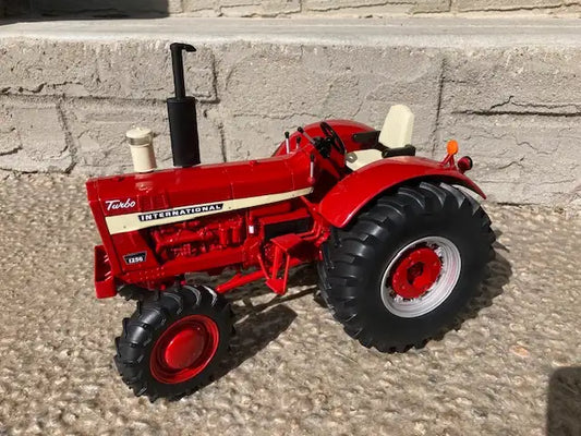 *JUST IN* 1/16 INTERNATIONAL 1256 MFWD Prestige Farm Toy