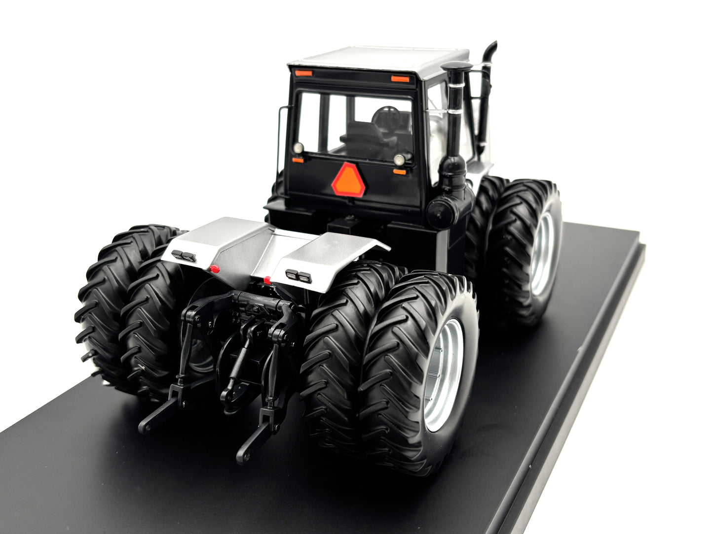 1/32 Agcostar 8425 4WD Silver