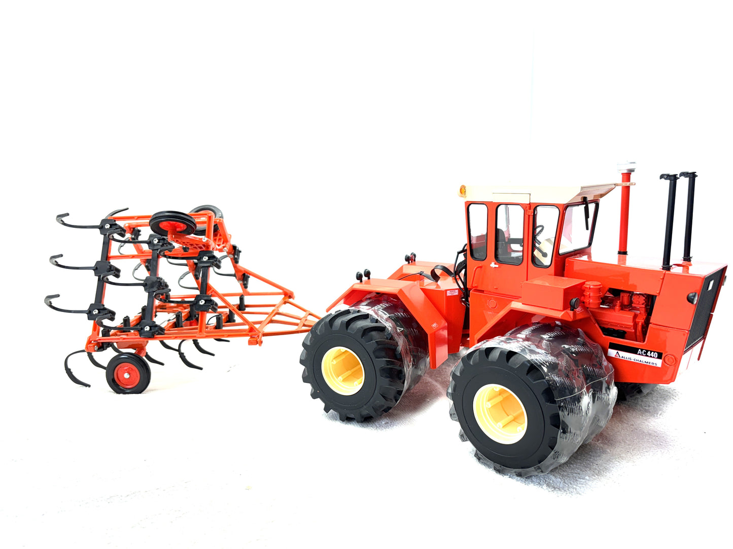 1/16 Allis-Chalmers 440 Prestige