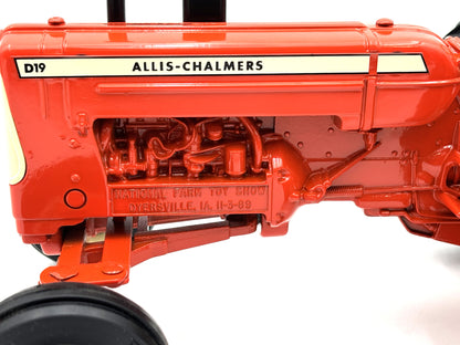 1/16 Allis-Chalmers D19 Toy Farmer