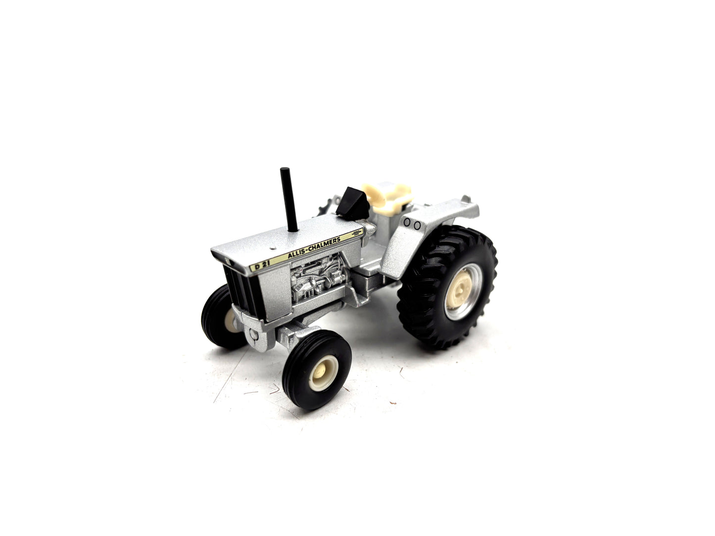 1/64 Allis-Chalmers D21 Prestige Silver Chase