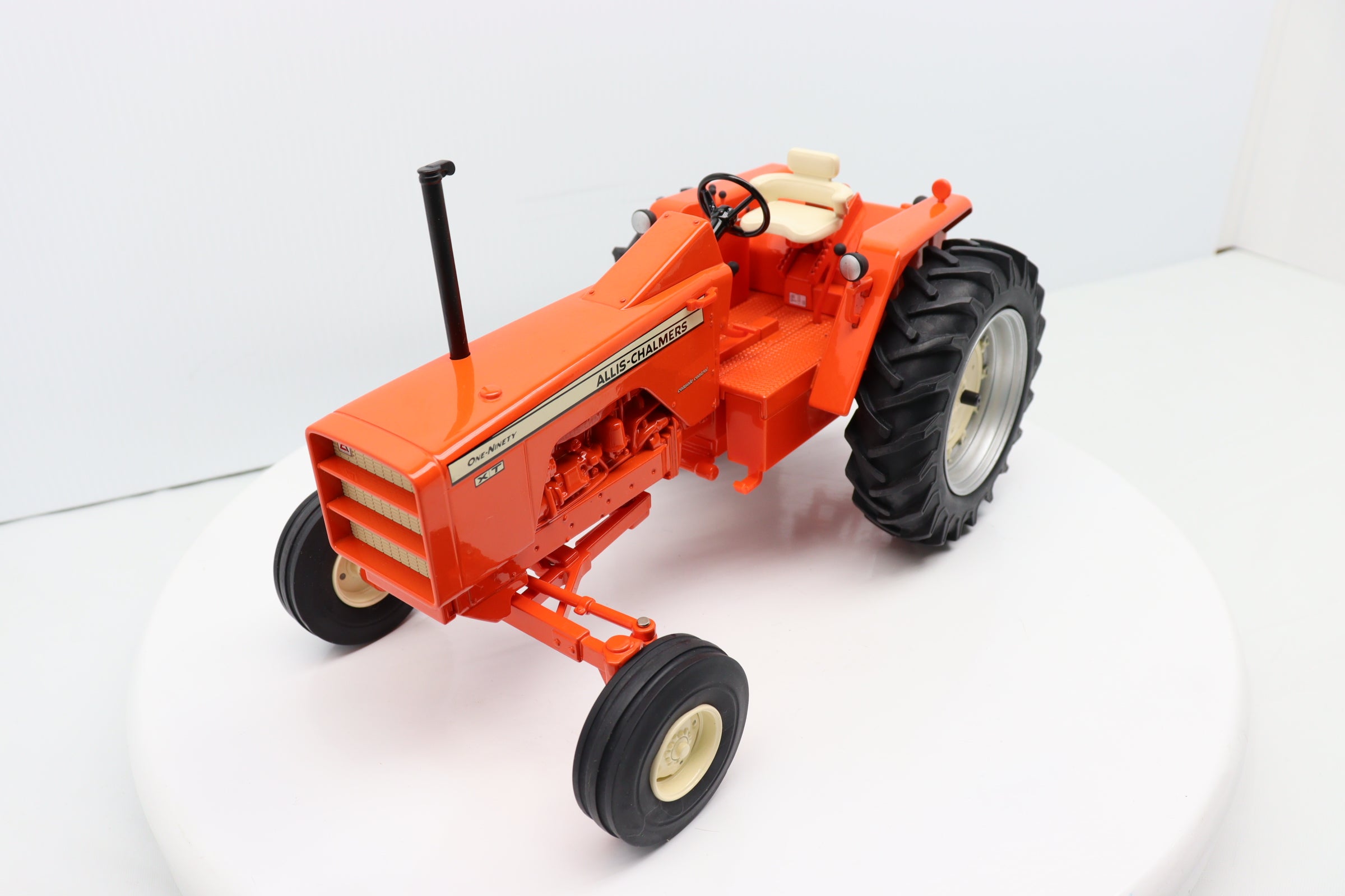 1/16 Allis-Chalmers 190XT