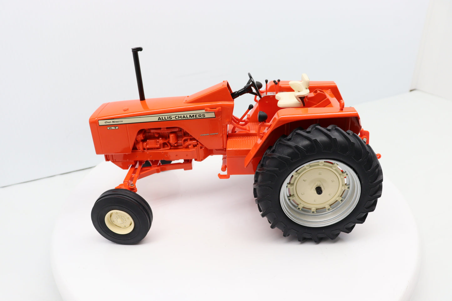 1/16 Allis-Chalmers 190XT