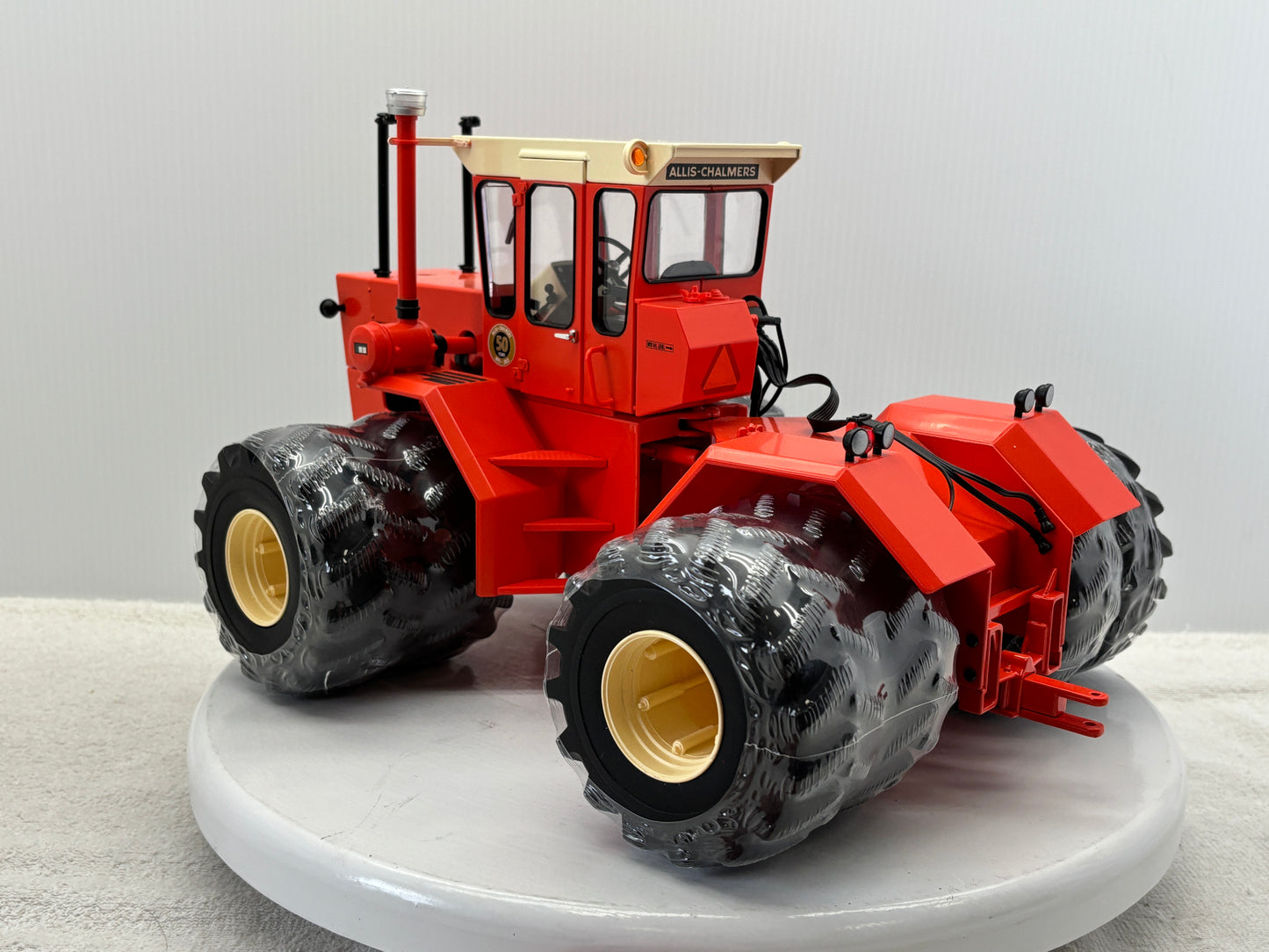 1/16 Allis-Chalmers 440 Prestige