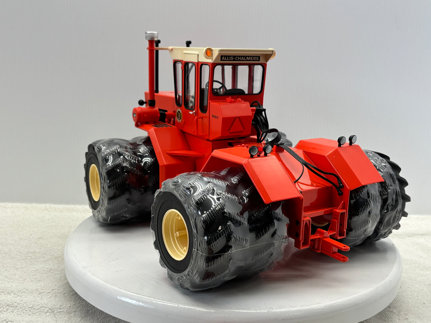1/16 Allis-Chalmers 440 Prestige