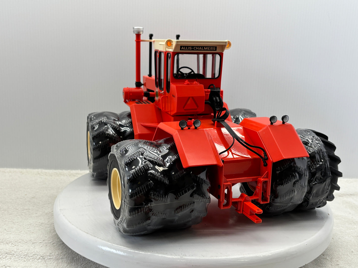 1/16 Allis-Chalmers 440 Prestige