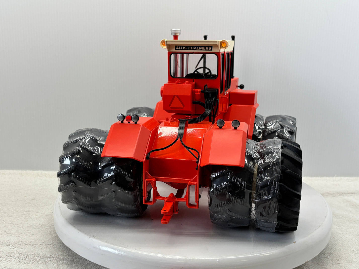 1/16 Allis-Chalmers 440 Prestige