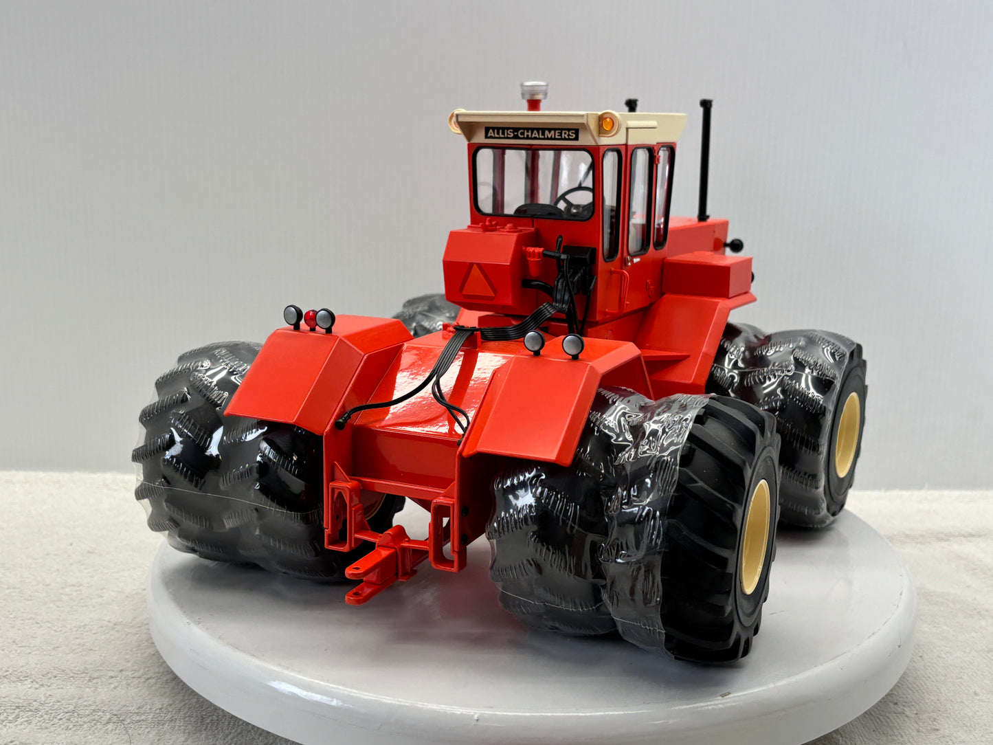 1/16 Allis-Chalmers 440 Prestige