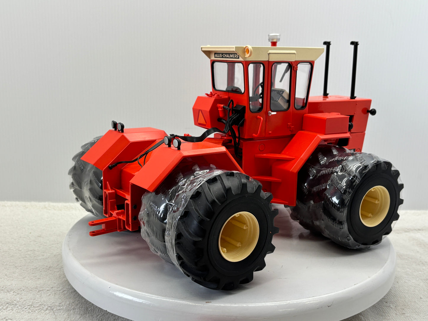 1/16 Allis-Chalmers 440 Prestige