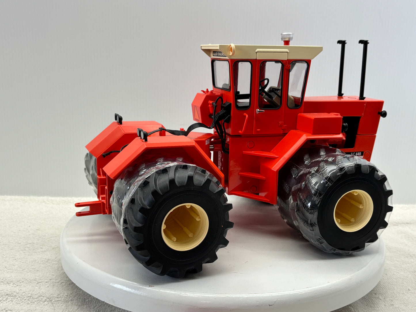 1/16 Allis-Chalmers 440 Prestige