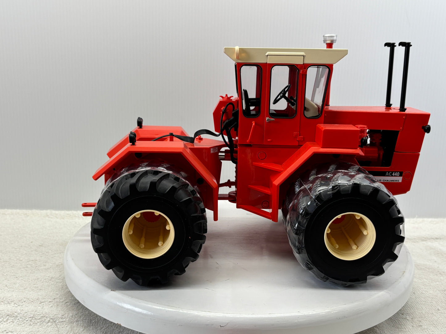 1/16 Allis-Chalmers 440 Prestige