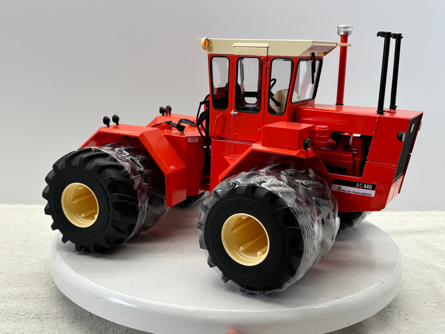 1/16 Allis-Chalmers 440 Prestige