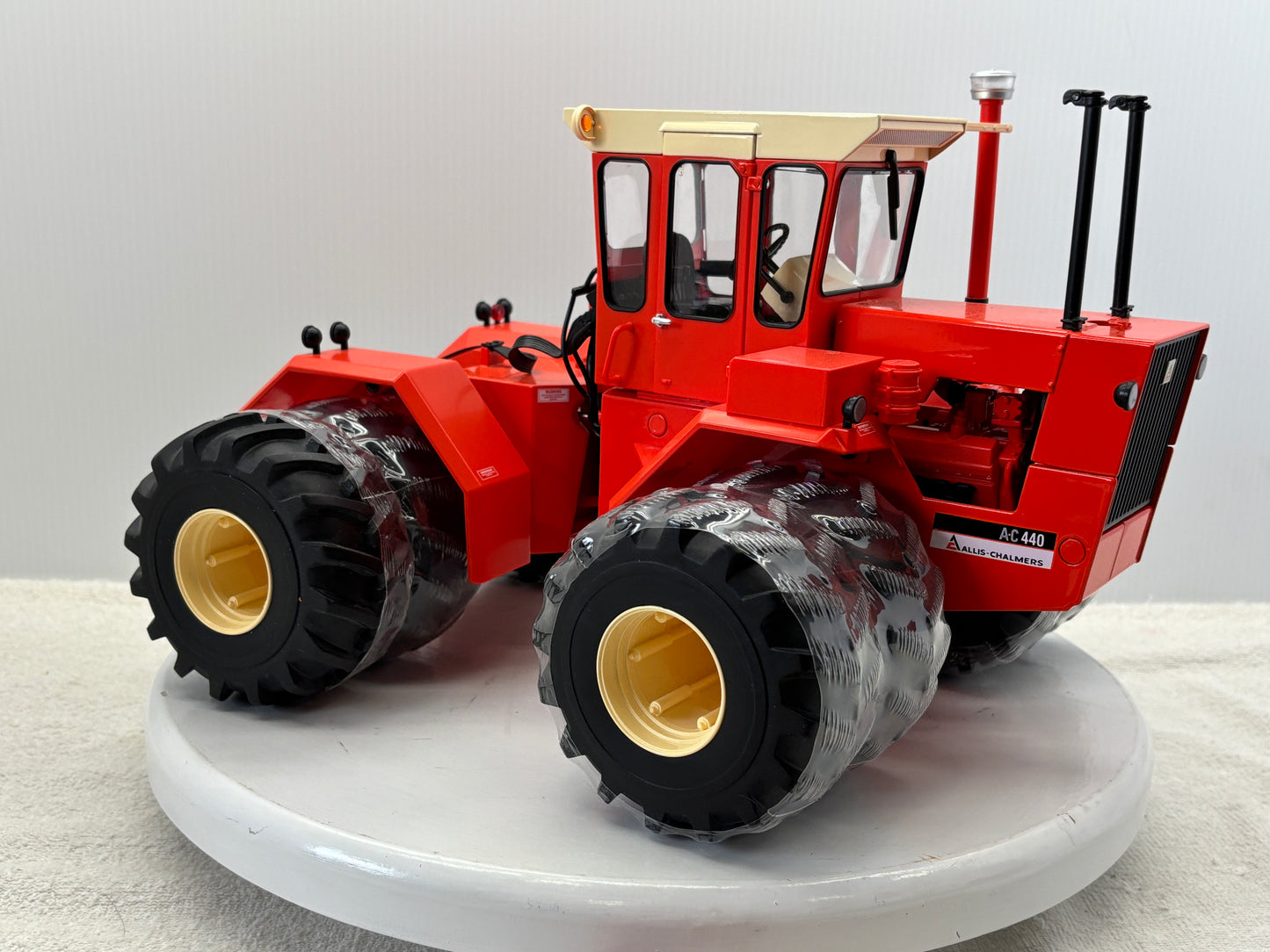 1/16 Allis-Chalmers 440 Prestige