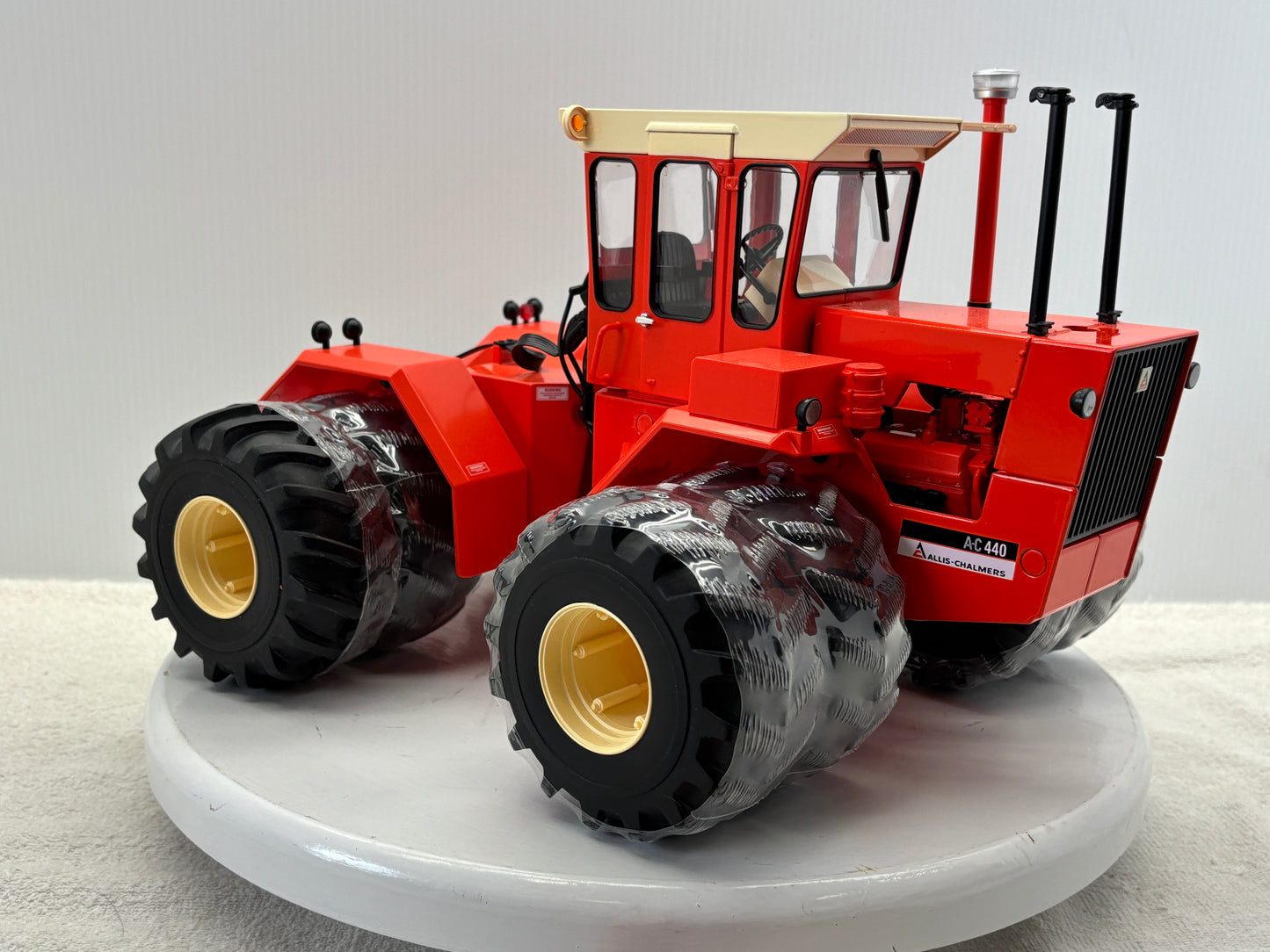 1/16 Allis-Chalmers 440 Prestige