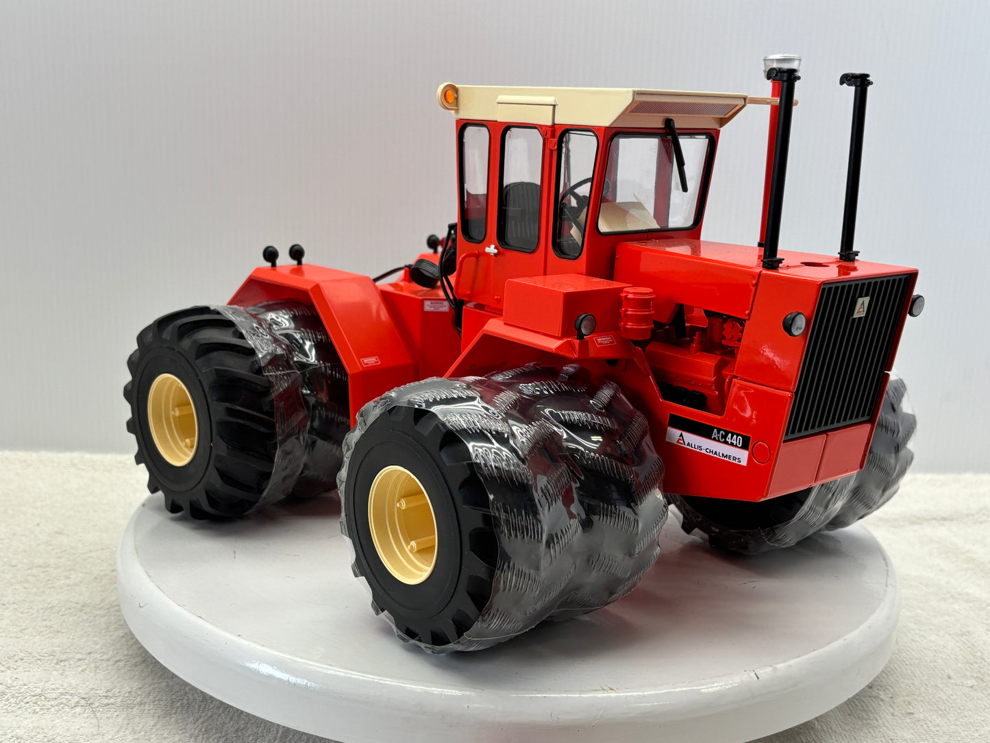1/16 Allis-Chalmers 440 Prestige