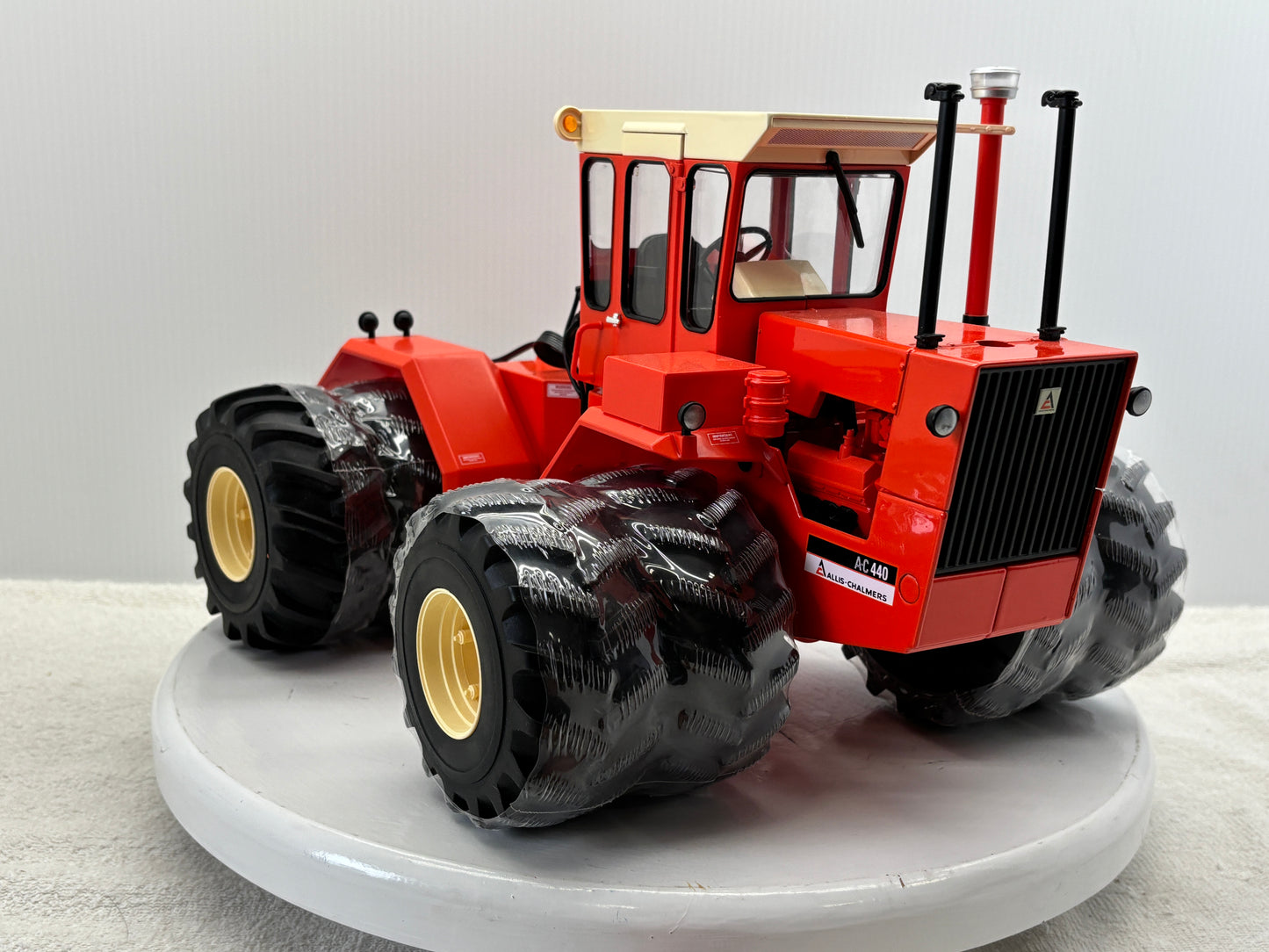 1/16 Allis-Chalmers 440 Prestige