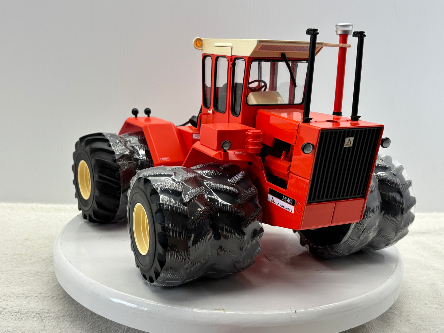 1/16 Allis-Chalmers 440 Prestige