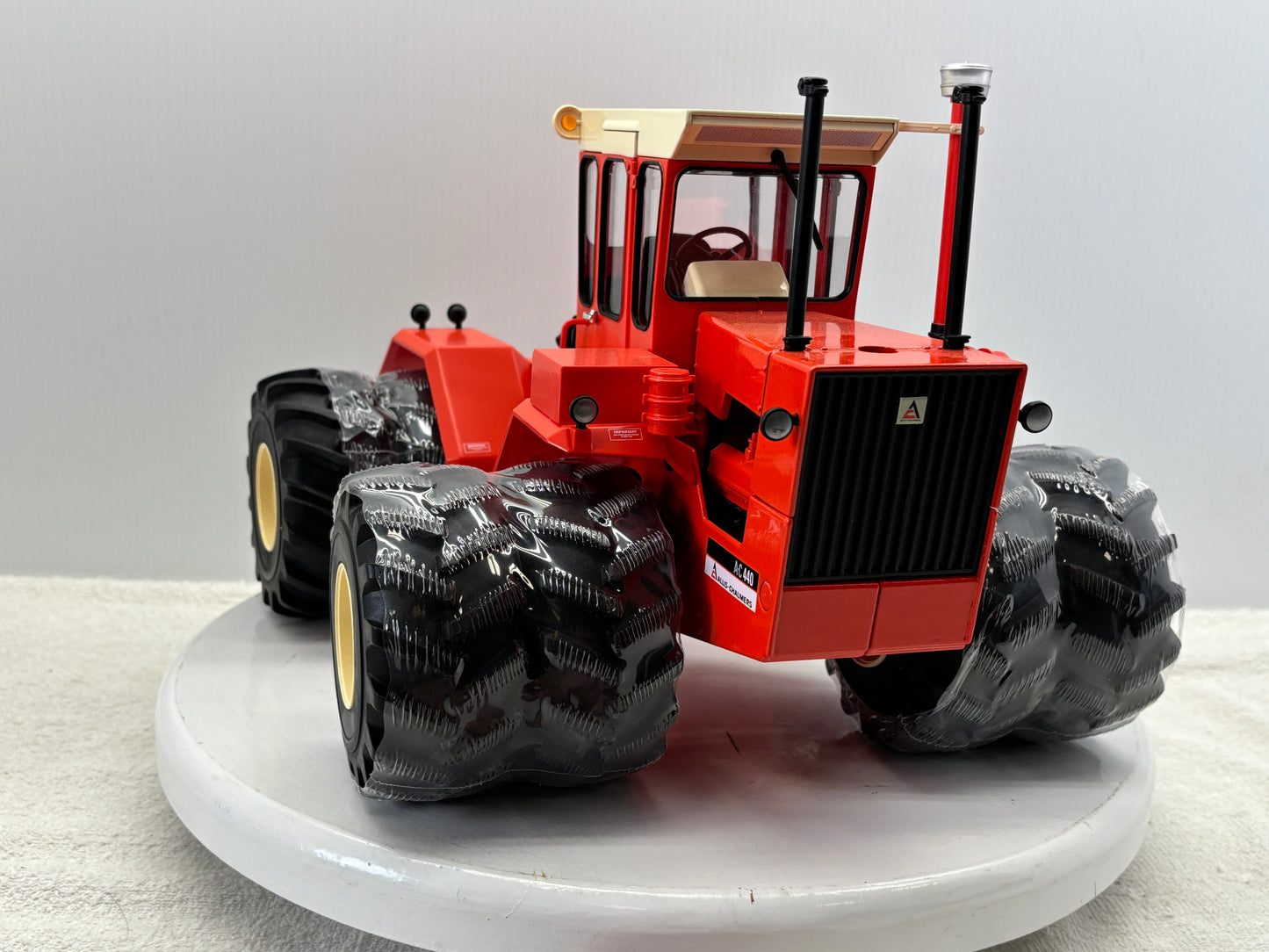 1/16 Allis-Chalmers 440 Prestige