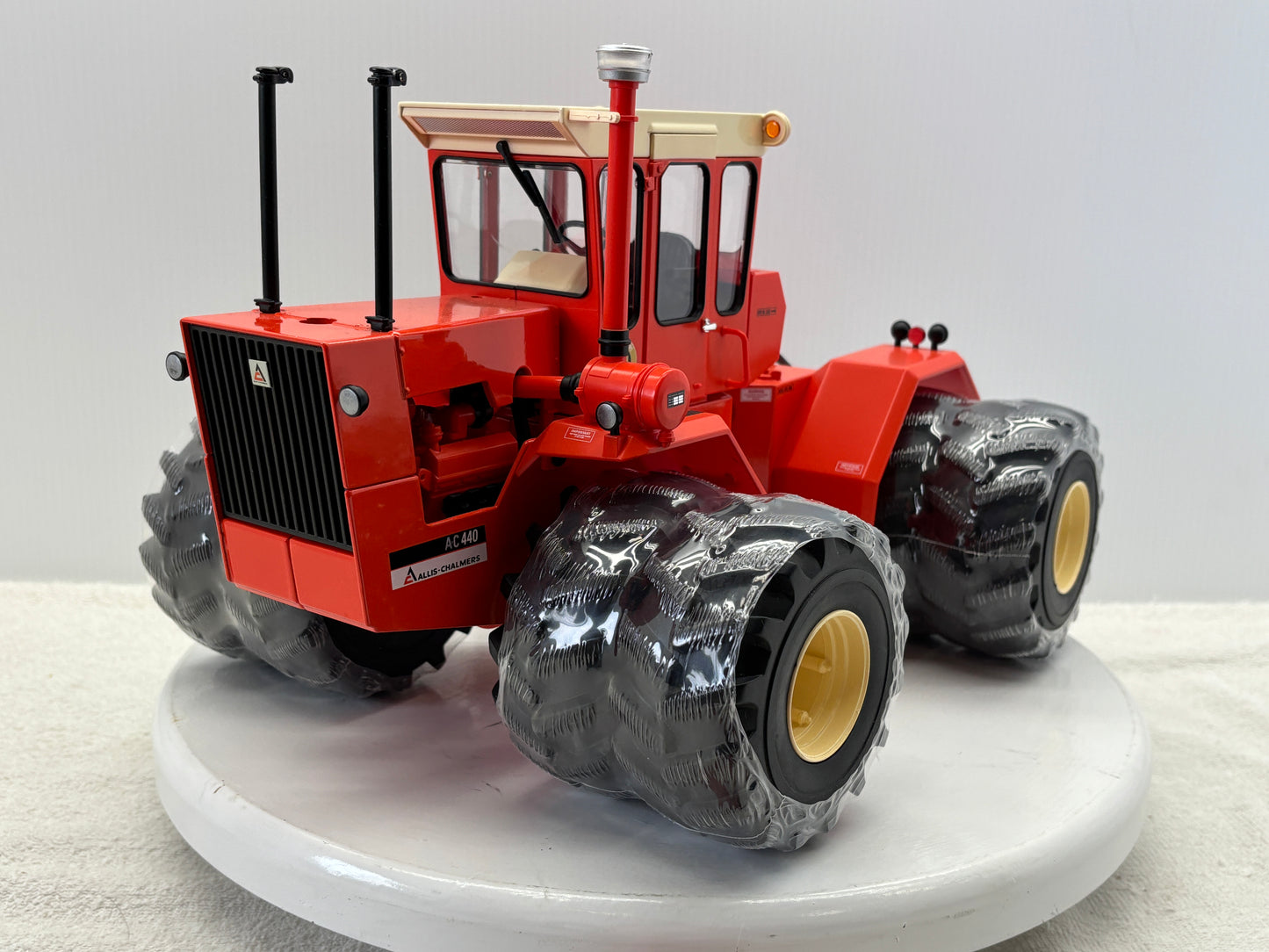 1/16 Allis-Chalmers 440 Prestige