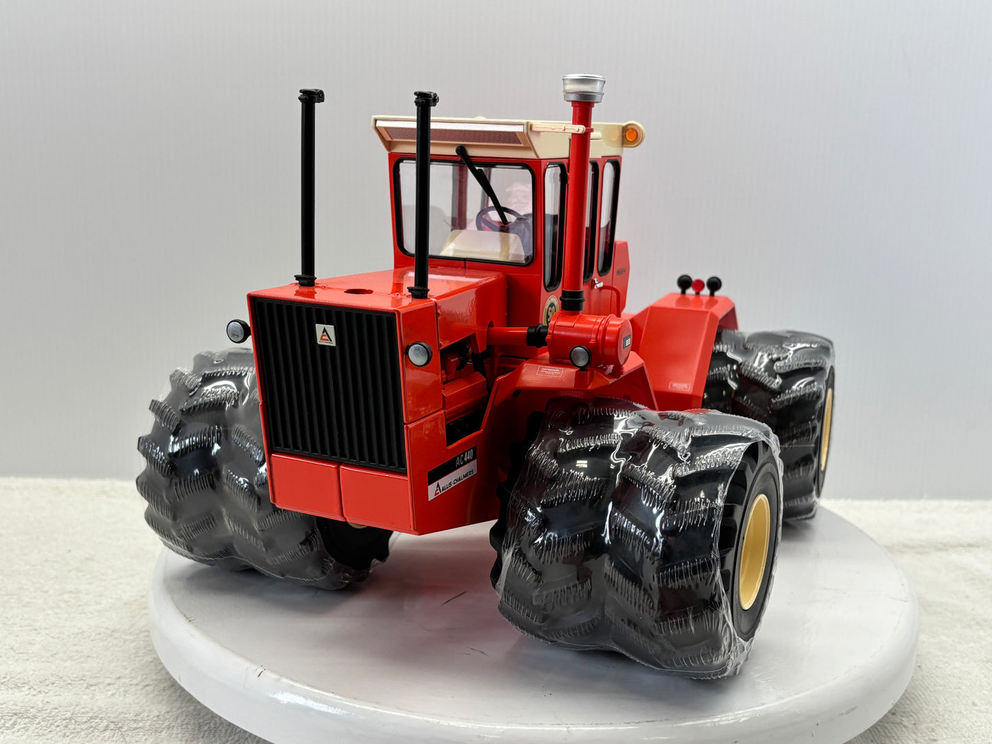 1/16 Allis-Chalmers 440 Prestige