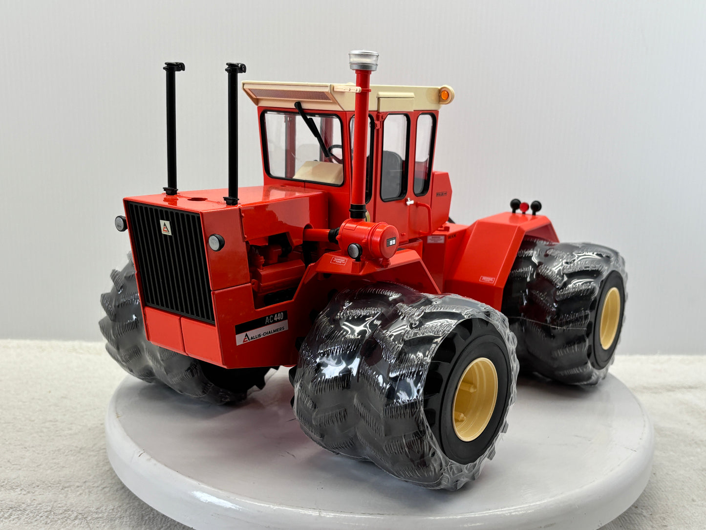 1/16 Allis-Chalmers 440 Prestige