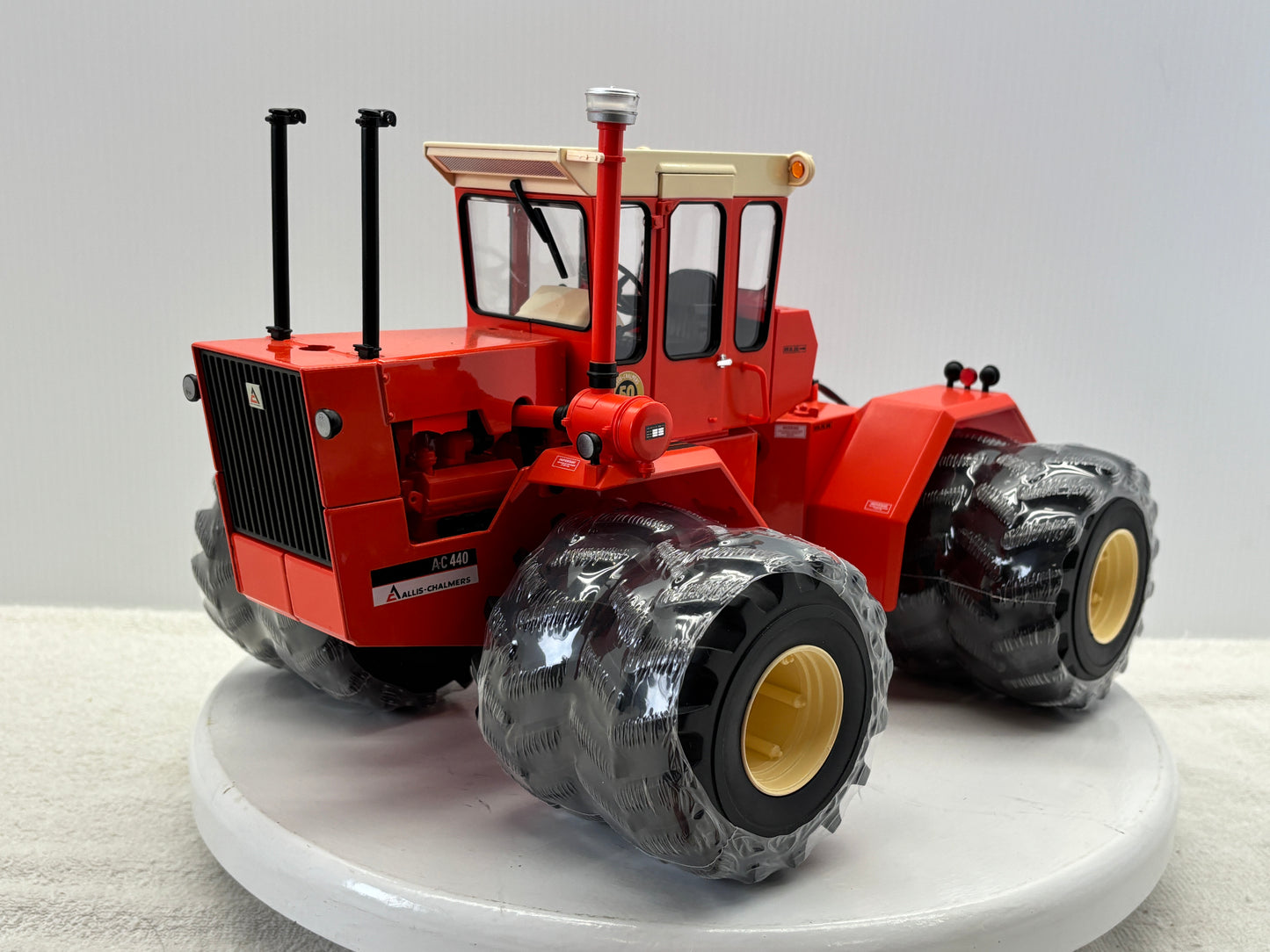 1/16 Allis-Chalmers 440 Prestige