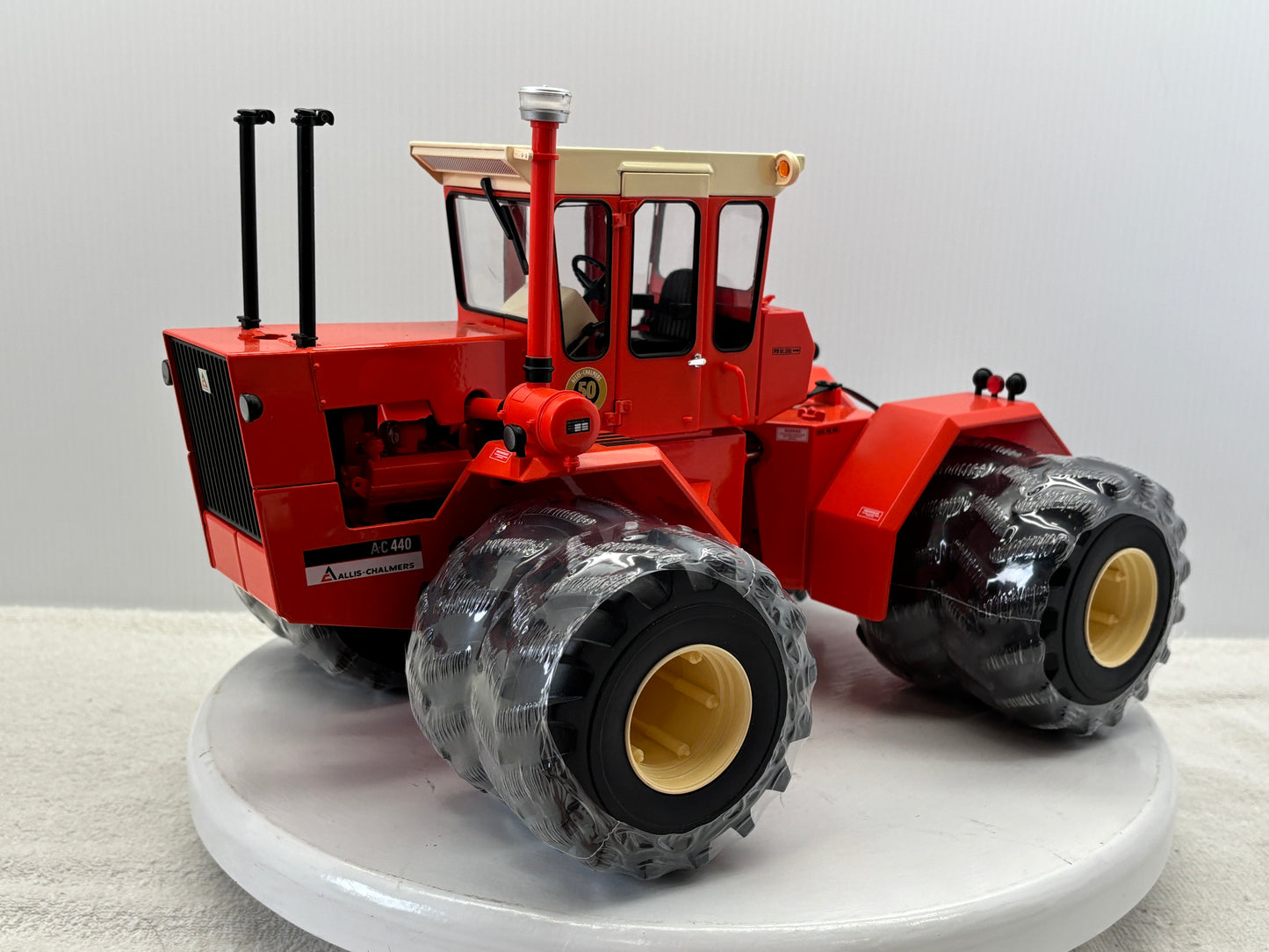 1/16 Allis-Chalmers 440 Prestige