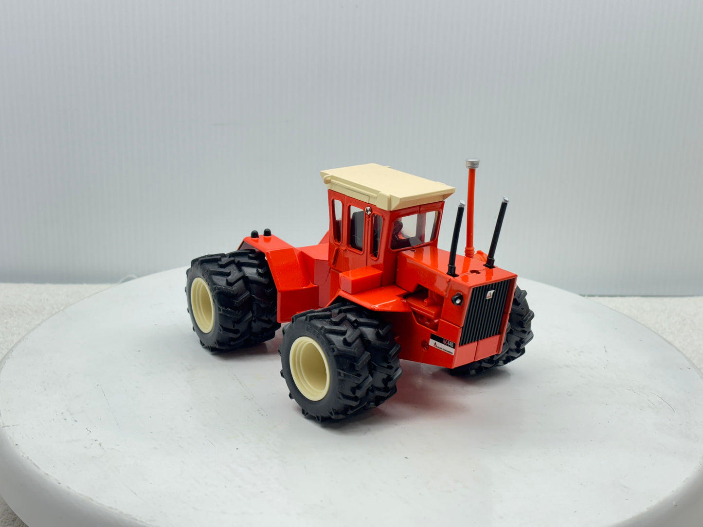 1/32 Allis-Chalmers 440 Toy Farmer Duals