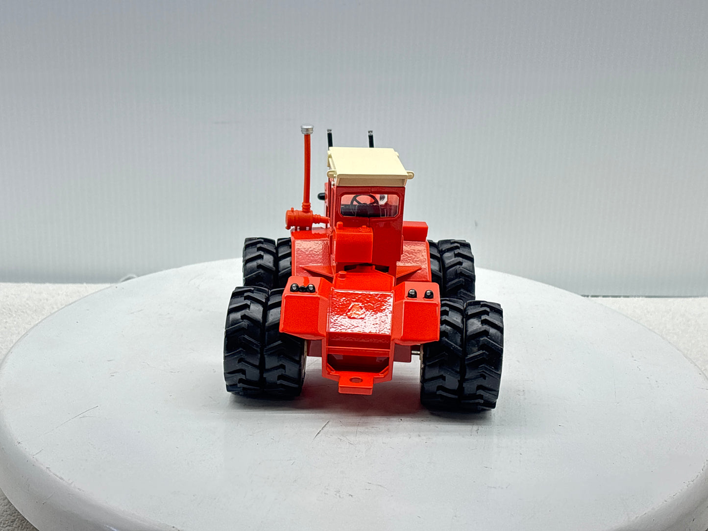 1/32 Allis-Chalmers 440 Toy Farmer Duals