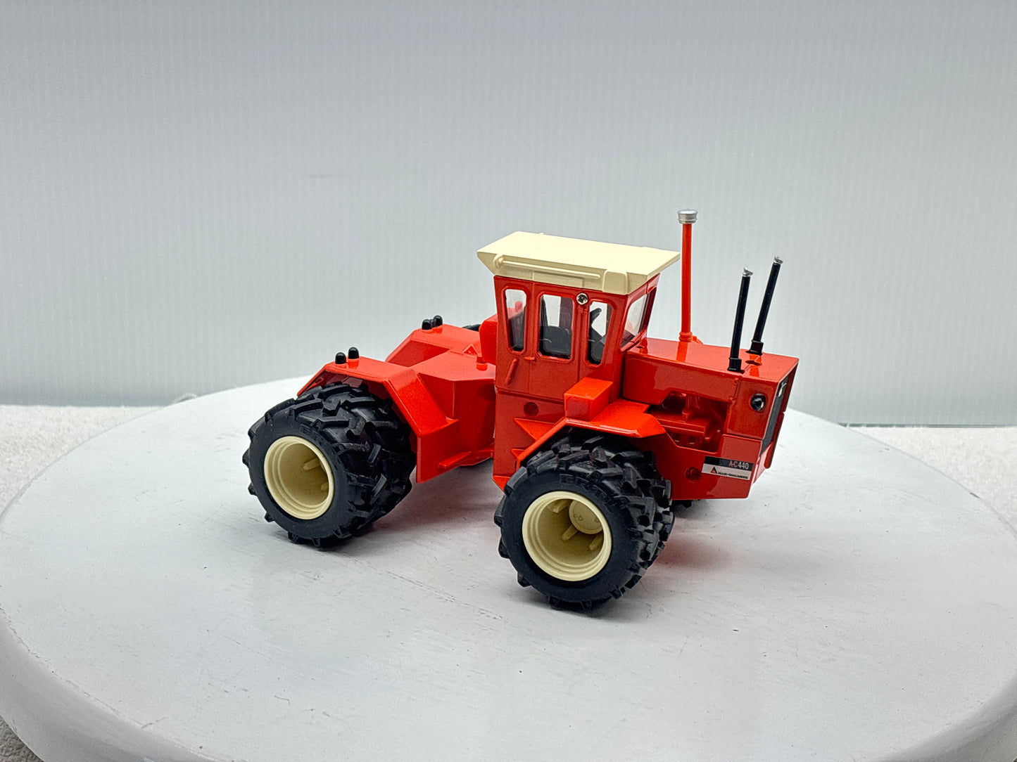 1/32 Allis-Chalmers 440 Toy Farmer Duals