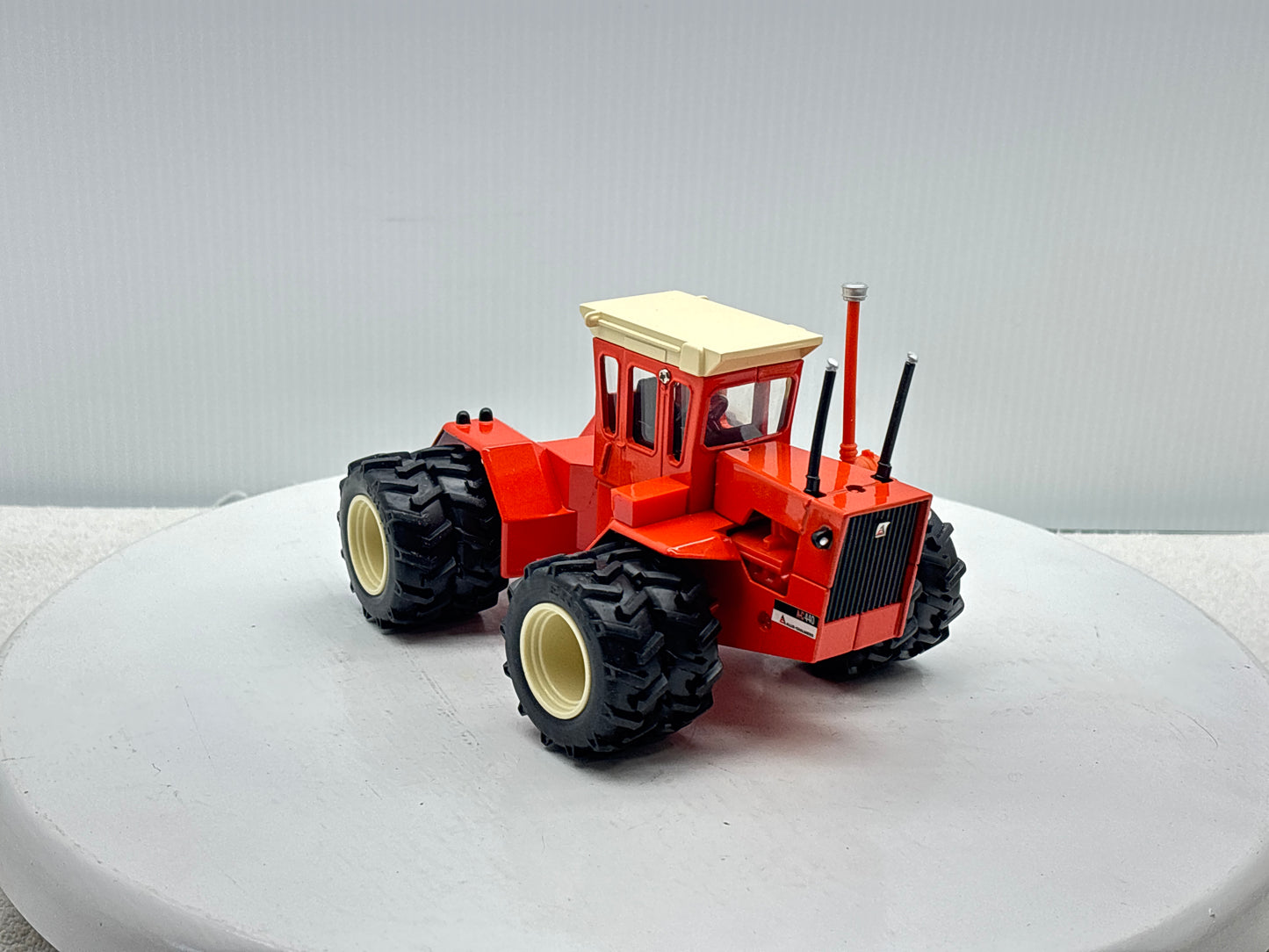 1/32 Allis-Chalmers 440 Toy Farmer Duals