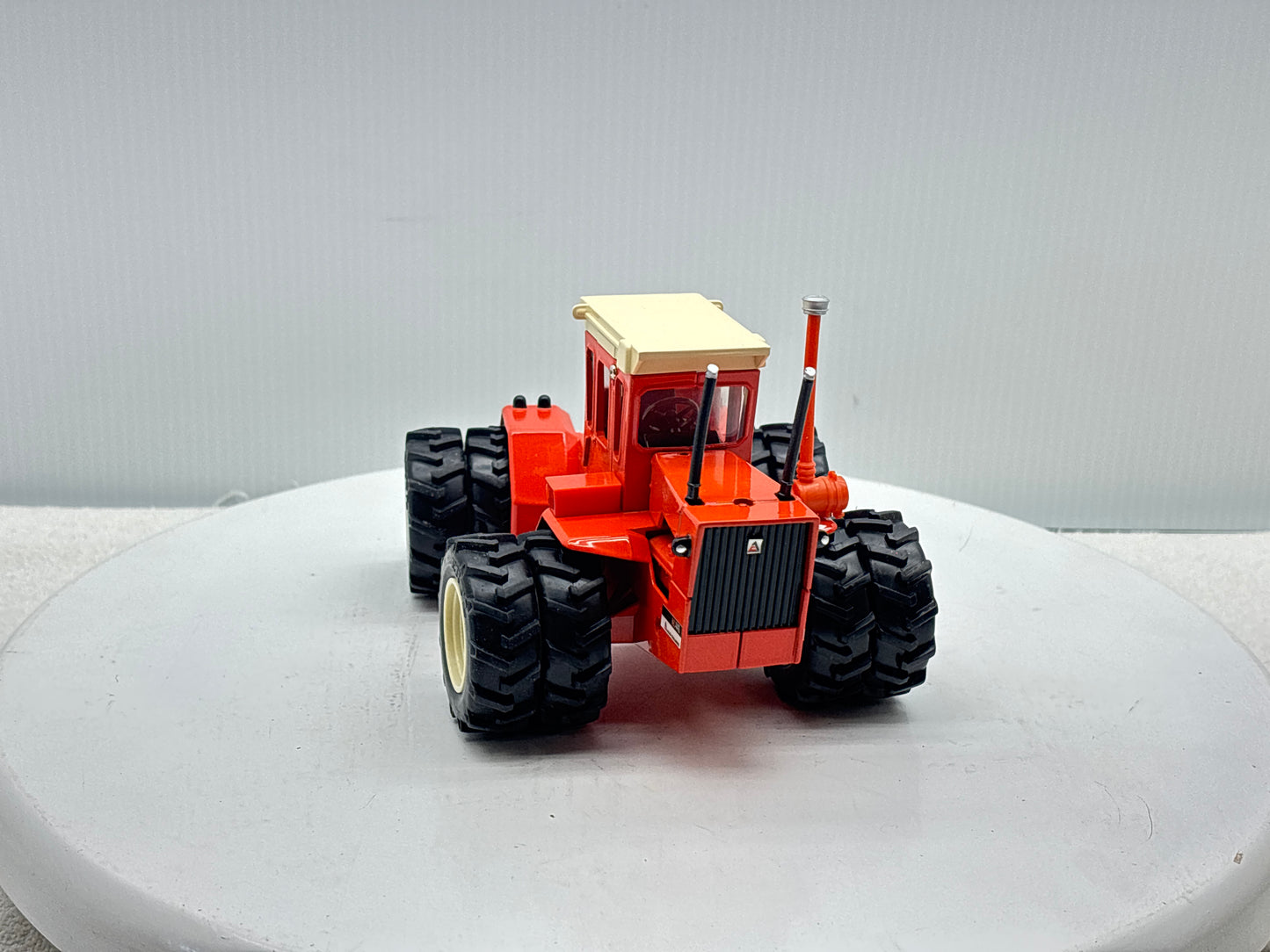 1/32 Allis-Chalmers 440 Toy Farmer Duals