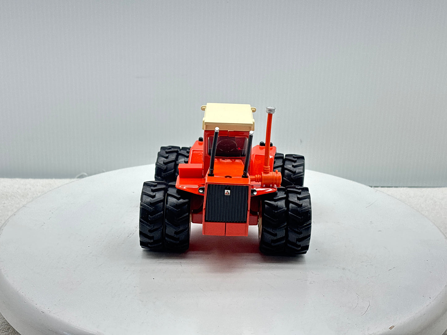 1/32 Allis-Chalmers 440 Toy Farmer Duals
