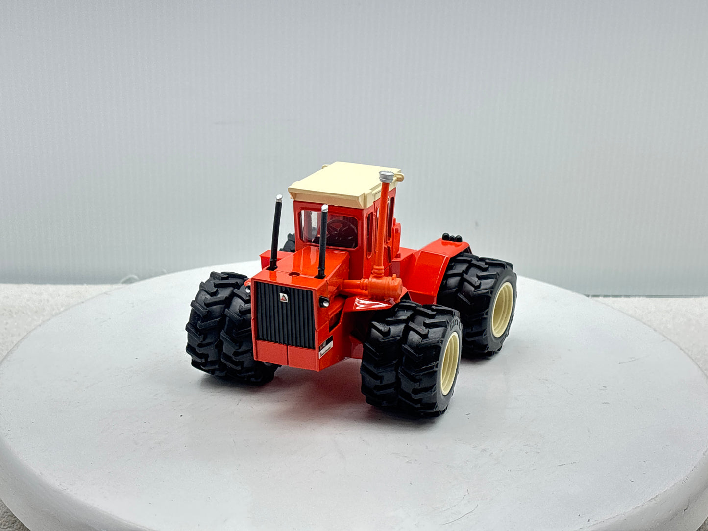 1/32 Allis-Chalmers 440 Toy Farmer Duals