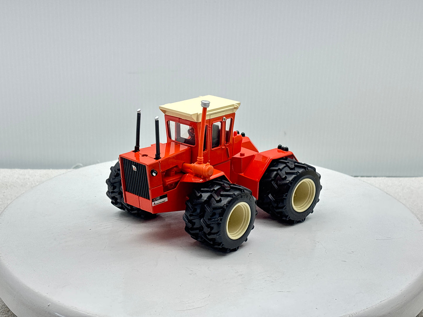 1/32 Allis-Chalmers 440 Toy Farmer Duals