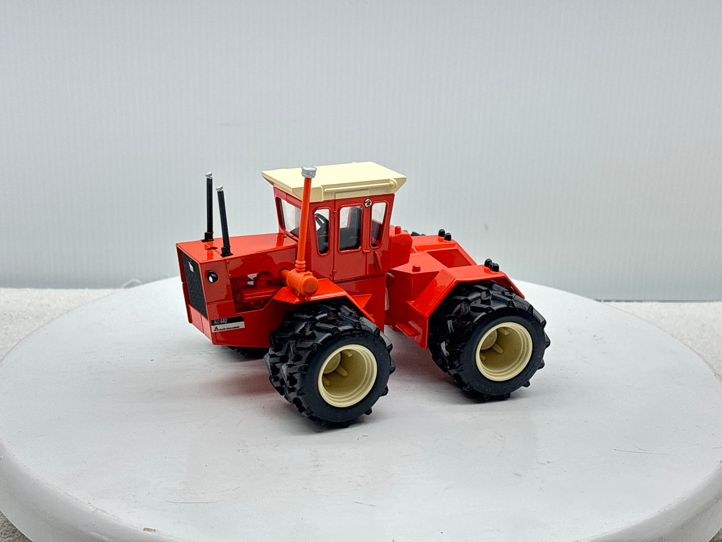 1/32 Allis-Chalmers 440 Toy Farmer Duals