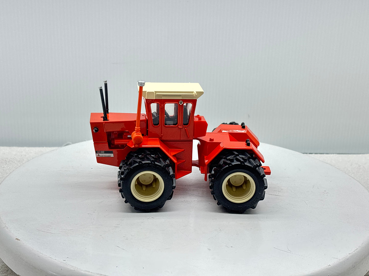 1/32 Allis-Chalmers 440 Toy Farmer Duals