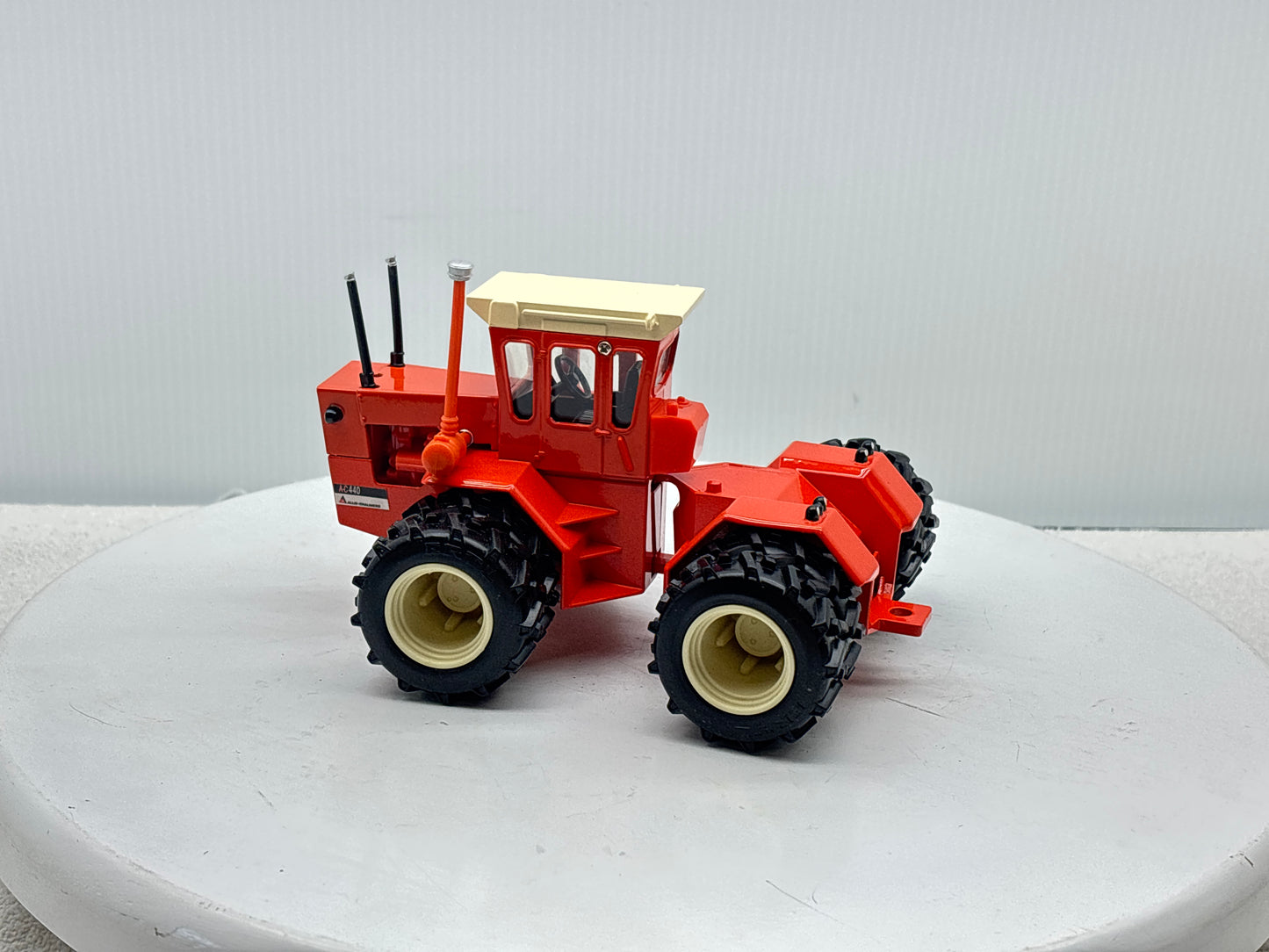 1/32 Allis-Chalmers 440 Toy Farmer Duals