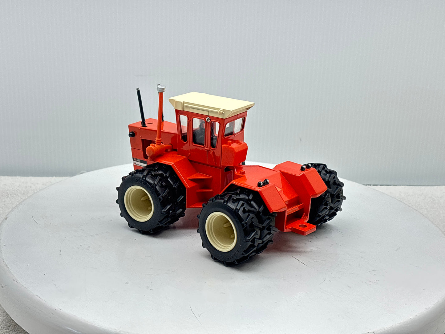 1/32 Allis-Chalmers 440 Toy Farmer Duals